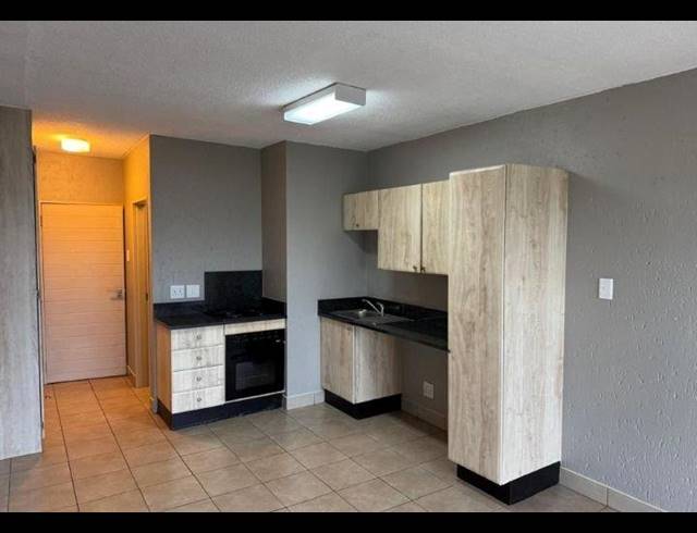 1 BEDROOM APARTMENT FOR SALE IN HILLCREST